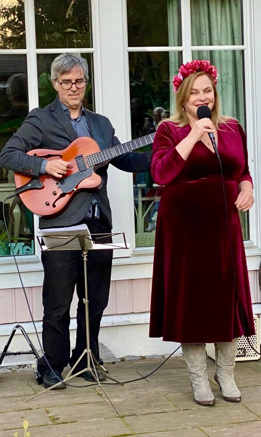 Susanna Bartilla singt